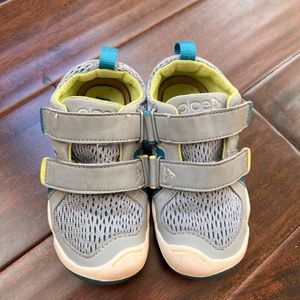 Toddler Plae Shoes size 9